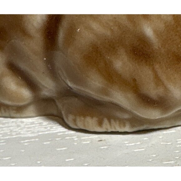 Vintage Wade England Brown Bunny Rabbit Whimsies Figurine Red Rose Tea - Picture 3 of 5